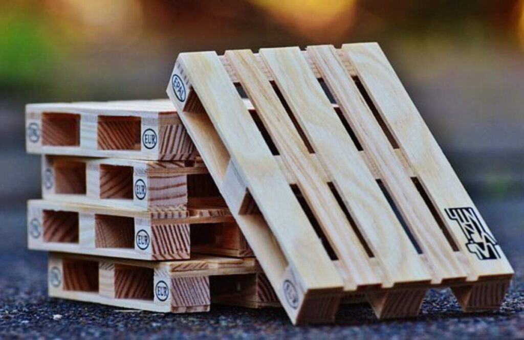 Plastic Type Material Pallets Versus Timber Pallets Which Are Best Simplyhindu 4484